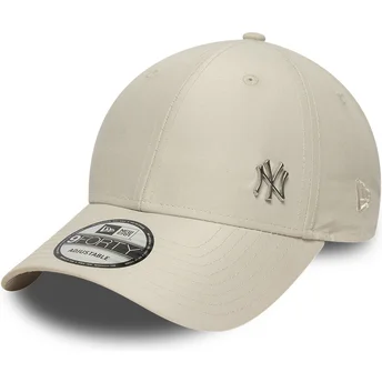 Verstellbare beige 9FORTY Flawless Kappe mit gebogenem Schirm der New York Yankees MLB von New Era.