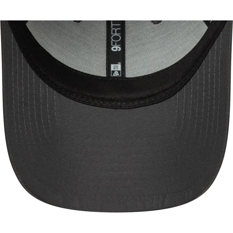 gra-justerbar-9forty-flawless-buet-kasket-fra-new-york-yankees-mlb-fra-new-era