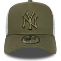 gron-og-hvid-trucker-kasket-med-gront-logo-a-frame-league-essential-fra-new-york-yankees-mlb-fra-new-era