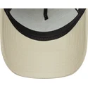 new-era-new-york-yankees-mlb-a-frame-league-essential-beige-och-vit-truckerkeps-med-beige-logotyp