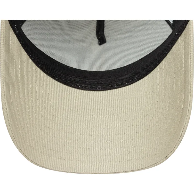 new-era-new-york-yankees-mlb-a-frame-league-essential-beige-och-vit-truckerkeps-med-beige-logotyp
