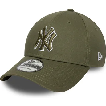 Grøn justerbar curved kasket med grønt logo 9FORTY Outline fra New York Yankees MLB fra New Era