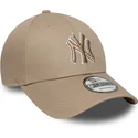 cappello-curvo-marrone-chiaro-regolabile-con-logo-marrone-9forty-outline-dei-new-york-yankees-mlb-di-new-era