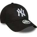 sort-justerbar-kvindekasket-med-buet-skygge-9twenty-league-essential-fra-new-york-yankees-mlb-fra-new-era