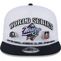 hvid-og-sort-flad-snapback-kasket-golfer-championship-pin-fra-new-york-yankees-atlanta-braves-mlb-af-new-era