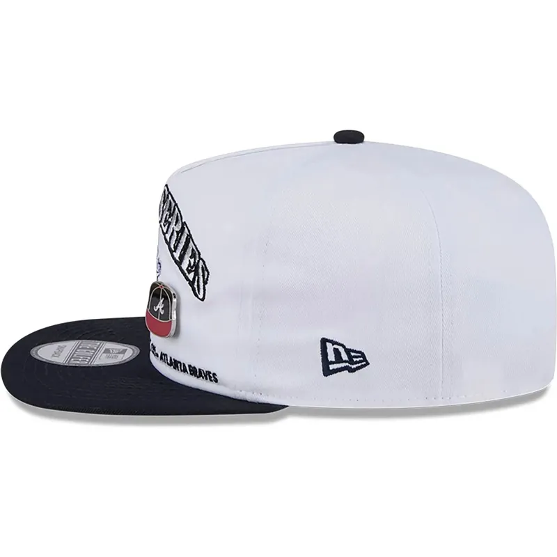 hvid-og-sort-flad-snapback-kasket-golfer-championship-pin-fra-new-york-yankees-atlanta-braves-mlb-af-new-era