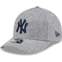cappellino-curvo-grigio-snapback-con-logo-blu-marino-9forty-m-crown-a-frame-cotton-weave-di-new-york-yankees-mlb-di-new-era