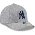 graue-gebogene-snapback-kappe-mit-marineblauem-logo-9forty-m-crown-a-frame-cotton-weave-der-new-york-yankees-mlb-von-new-era