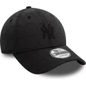 casquette-courbee-noire-ajustable-avec-logo-noir-9forty-quilted-new-york-yankees-mlb-new-era