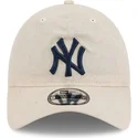 casquette-courbee-beige-ajustable-avec-logo-bleu-marine-9twenty-linen-spring-training-fan-pack-2025-new-york-yankees-mlb-new-era