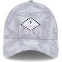 casquette-courbee-grise-ajustable-pour-femme-9twenty-leaf-open-back-spring-training-fan-pack-2025-new-york-yankees-mlb-new-era