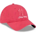 new-york-yankees-mlb-new-era-9twenty-pattern-spring-training-fan-pack-2025-justerbar-rosa-kvindekasket-med-buet-skygge