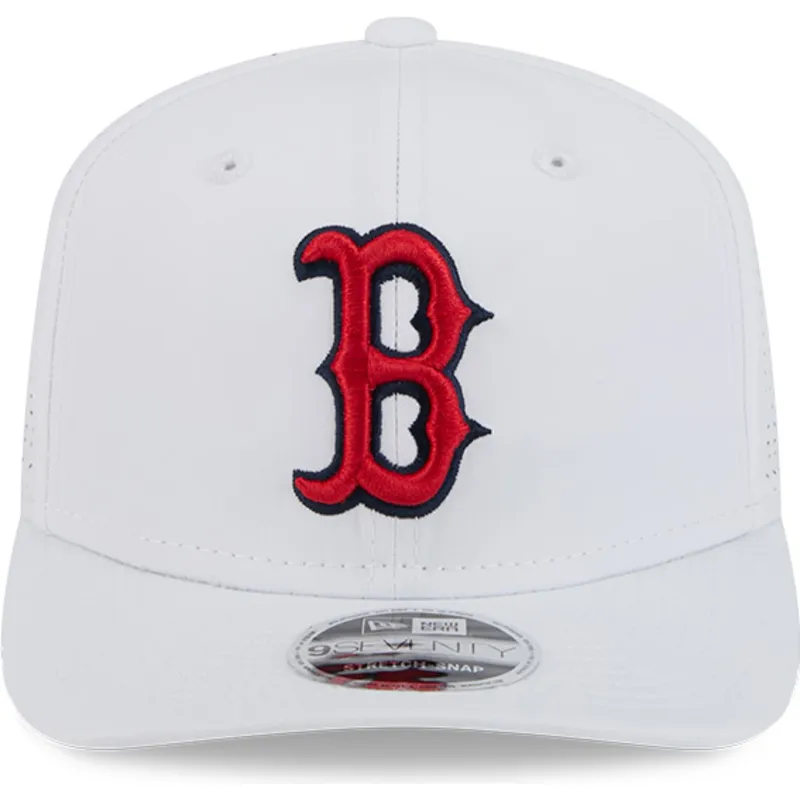 weisse-trucker-cap-9seventy-perf-spring-training-fan-pack-2025-der-boston-red-sox-mlb-von-new-era