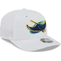 weisse-trucker-cap-9seventy-perf-spring-training-fan-pack-2025-der-tampa-bay-rays-mlb-von-new-era