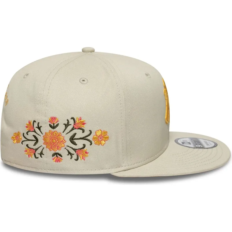 cappello-piatto-beige-snapback-9fifty-floral-di-new-york-yankees-mlb-di-new-era