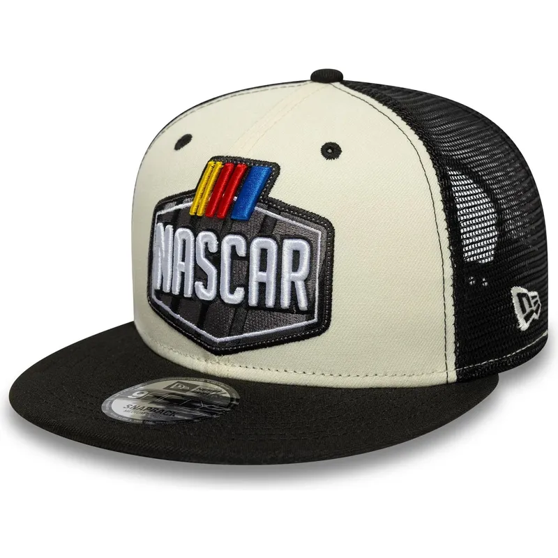flache-trucker-kappe-beige-und-schwarz-9fifty-classics-logo-von-nascar-von-new-era