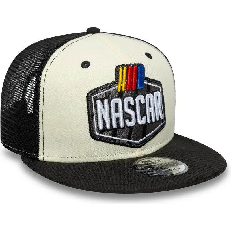flache-trucker-kappe-beige-und-schwarz-9fifty-classics-logo-von-nascar-von-new-era