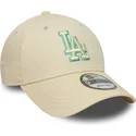 cappellino-curvo-beige-regolabile-con-logo-verde-9forty-team-outline-dei-los-angeles-dodgers-mlb-di-new-era