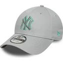 cappellino-curvo-grigio-regolabile-con-logo-grigio-9forty-team-outline-dei-new-york-yankees-mlb-di-new-era
