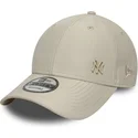 cappellino-curvo-beige-regolabile-9forty-tonal-flawless-dei-new-york-yankees-mlb-di-new-era