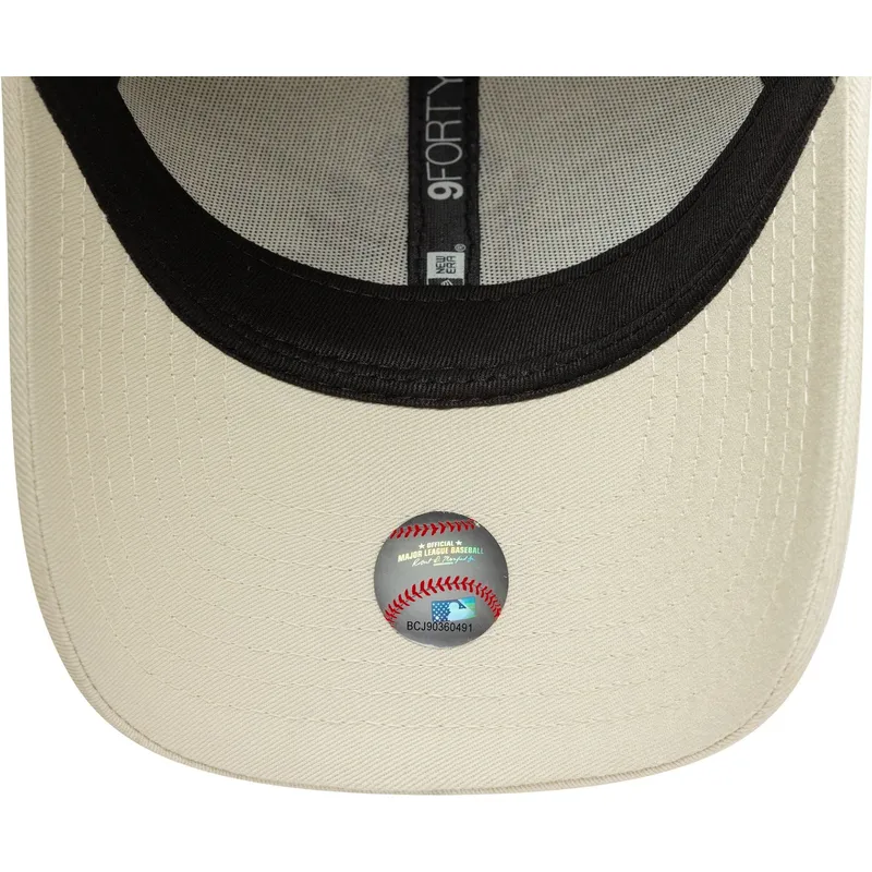 cappellino-curvo-beige-regolabile-con-logo-giallo-9forty-floral-icon-di-new-york-yankees-mlb-di-new-era
