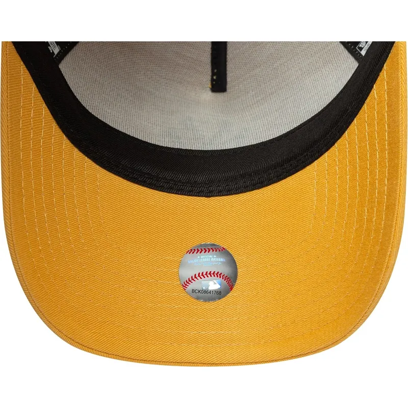 new-era-new-york-yankees-mlb-a-frame-league-essential-gul-truckerkeps-med-gul-logotyp