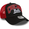 cappellino-trucker-nero-e-rosso-e-frame-script-dei-chicago-bulls-nba-di-new-era