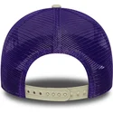 cappellino-trucker-beige-e-viola-e-frame-script-los-angeles-lakers-nba-di-new-era