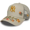 cappellino-trucker-beige-a-frame-floral-icon-dei-new-york-yankees-mlb-di-new-era