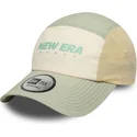 beige-und-grune-verstellbare-curved-cap-runner-tech-von-new-era