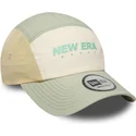beige-und-grune-verstellbare-curved-cap-runner-tech-von-new-era