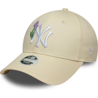 Buet beige justerbar kasket til kvinder 9FORTY Beaded fra New York Yankees MLB fra New Era