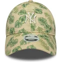 bezowa-regulowana-czapka-z-zakrzywionym-daszkiem-dla-kobiet-9twenty-all-over-print-tropical-new-york-yankees-mlb-new-era