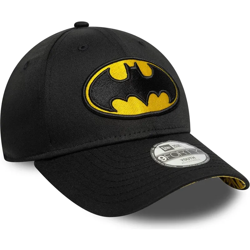 schwarze-gebogene-verstellbare-kinderkappe-9forty-all-over-print-von-batman-dc-comics-von-new-era