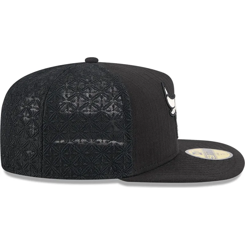 czarna-plaska-czapka-dopasowana-59fifty-day-a-frame-chicago-bulls-nba-od-new-era