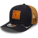 cappellino-trucker-blu-navy-e-marrone-9seventy-stretch-snap-con-logo-in-rilievo-dei-new-york-yankees-mlb-di-new-era