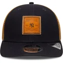 cappellino-trucker-blu-navy-e-marrone-9seventy-stretch-snap-con-logo-in-rilievo-dei-new-york-yankees-mlb-di-new-era