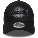 schwarze-verstellbare-trucker-cap-mit-grauem-logo-9forty-der-los-angeles-lakers-nba-von-new-era