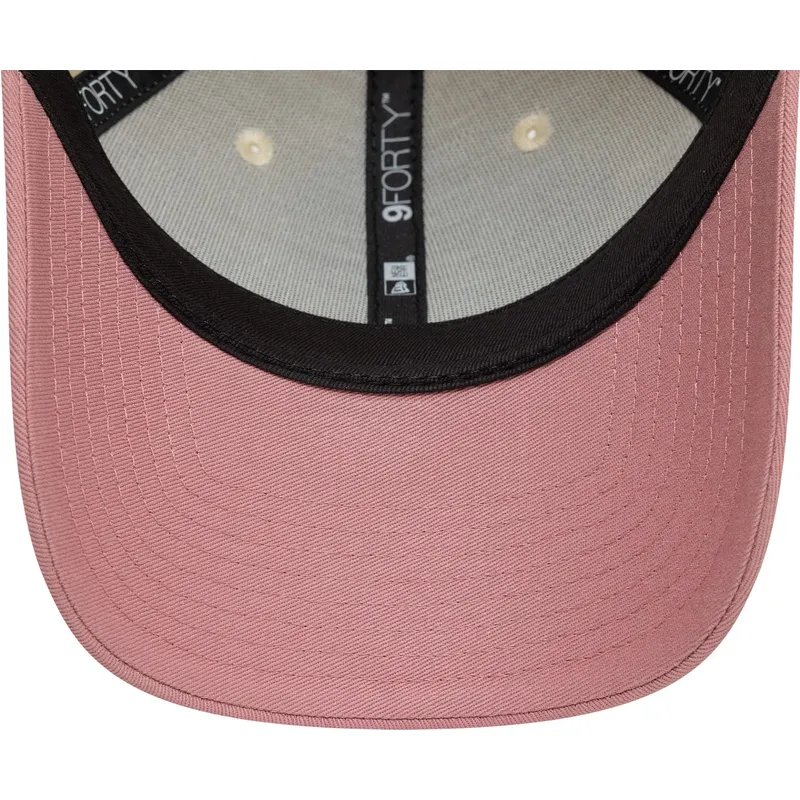 beige-und-rosa-verstellbare-curved-cap-9forty-contrast-von-red-bull-racing-formula-1-von-new-era