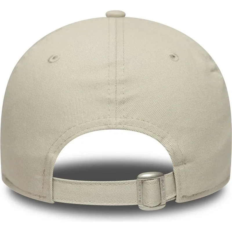 cappellino-curvo-beige-e-nero-regolabile-9forty-contrast-patch-di-chicago-bulls-nba-di-new-era