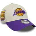 cappellino-curvo-beige-e-viola-regolabile-9forty-contrast-patch-dei-los-angeles-lakers-nba-di-new-era
