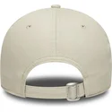 cappellino-curvo-beige-e-viola-regolabile-9forty-contrast-patch-dei-los-angeles-lakers-nba-di-new-era