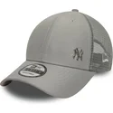 graue-verstellbare-9forty-flawless-trucker-cap-der-new-york-yankees-mlb-von-new-era