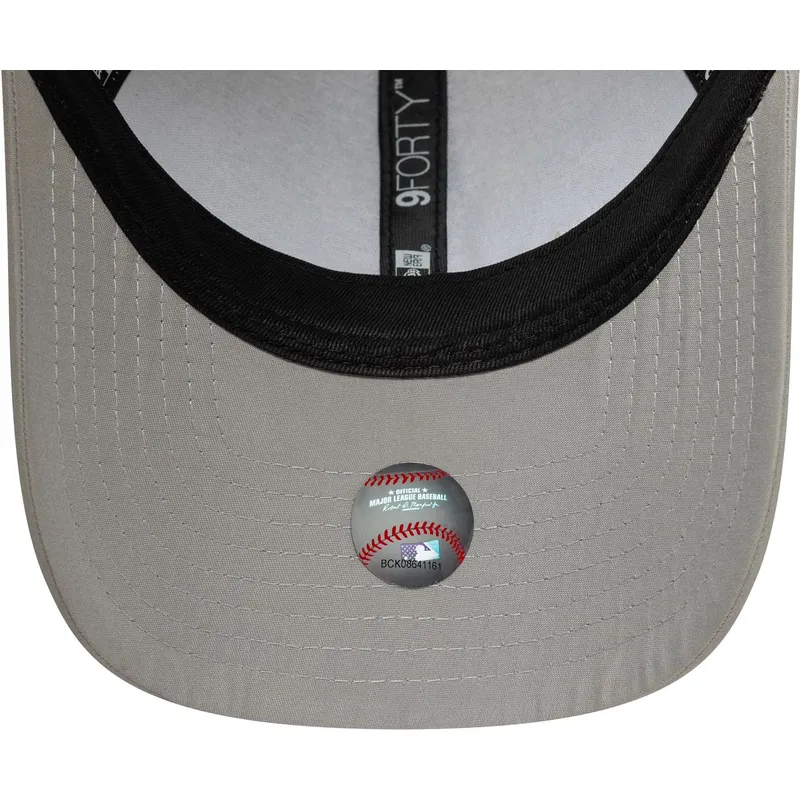 szara-regulowana-czapka-trucker-9forty-flawless-new-york-yankees-mlb-new-era