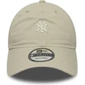cappellino-curvo-beige-regolabile-9twenty-mini-logo-washed-new-york-yankees-mlb-di-new-era