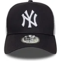 cappellino-trucker-blu-marino-e-bianco-a-frame-multi-patch-di-new-york-yankees-mlb-di-new-era