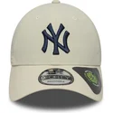cappellino-curvo-beige-regolabile-con-logo-blu-marino-9forty-recycled-di-new-york-yankees-mlb-di-new-era