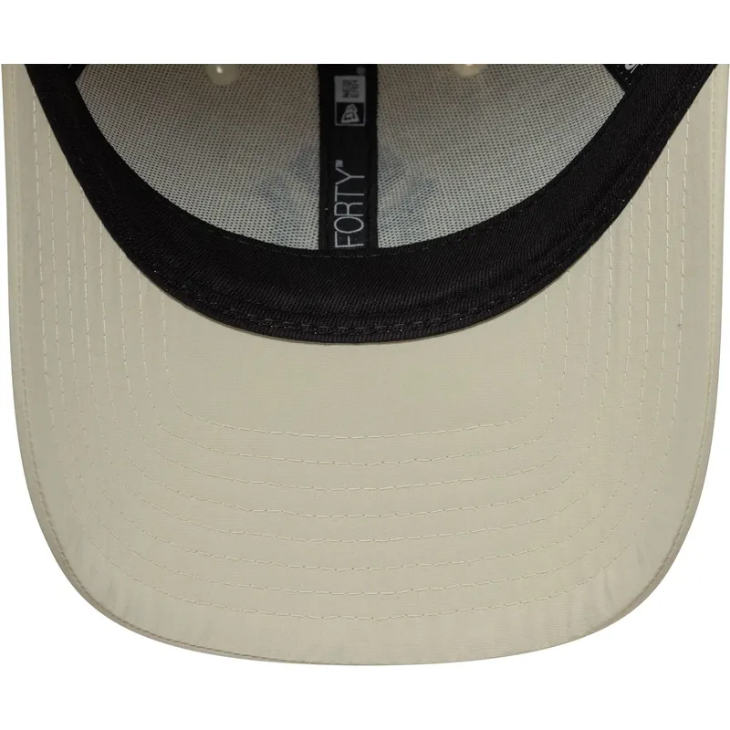 cappellino-curvo-beige-regolabile-con-logo-blu-marino-9forty-recycled-di-new-york-yankees-mlb-di-new-era