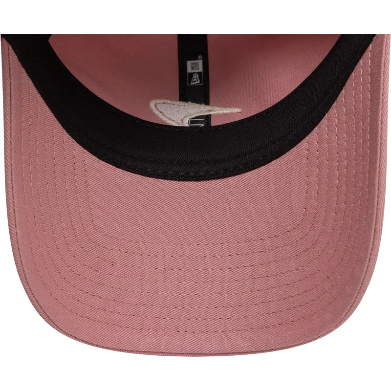rosa-verstellbare-curved-cap-mit-rosa-logo-9twenty-seasonal-von-mclaren-racing-formula-1-von-new-era