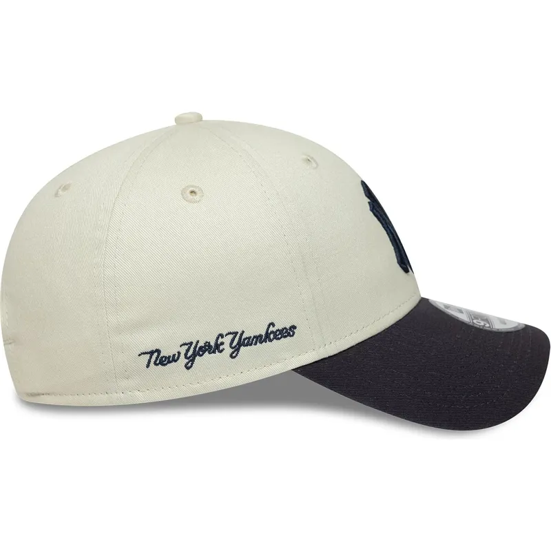regulowana-czapka-z-zakrzywionym-daszkiem-bezowo-granatowa-9forty-side-script-new-york-yankees-mlb-new-era